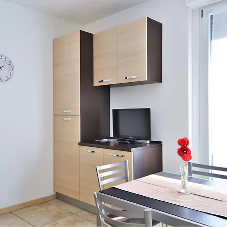 Simplistic In With Balcony Terrace Apartment *