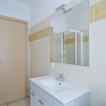 Simplistic In With Balcony Terrace * Dervio