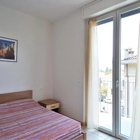 Simplistic In With Balcony Terrace Dervio