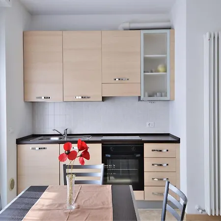 Simplistic In With Balcony Terrace Apartman