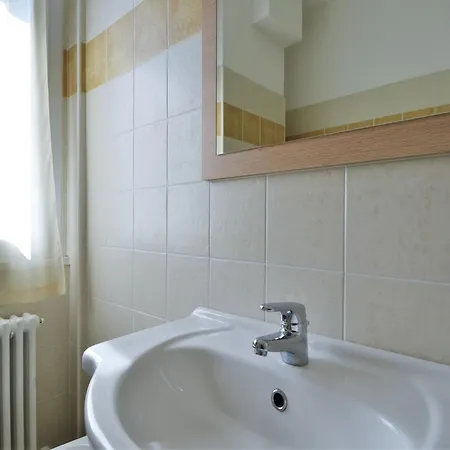 Simplistic In With Balcony Terrace Apartman *