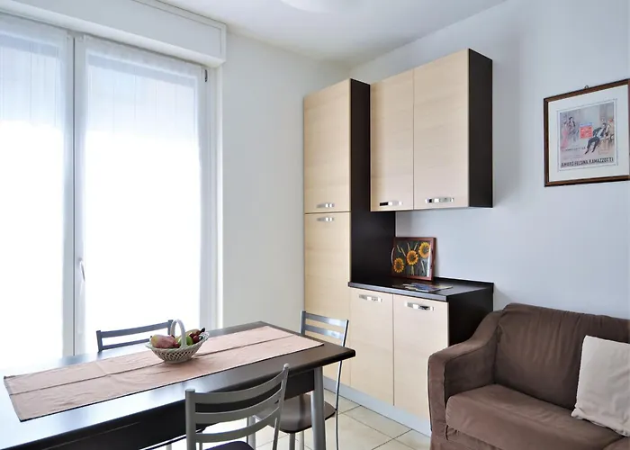 Simplistic In With Balcony Terrace 公寓