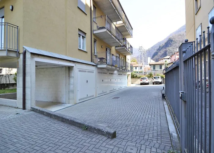 Simplistic In With Balcony Terrace 德尔维奥