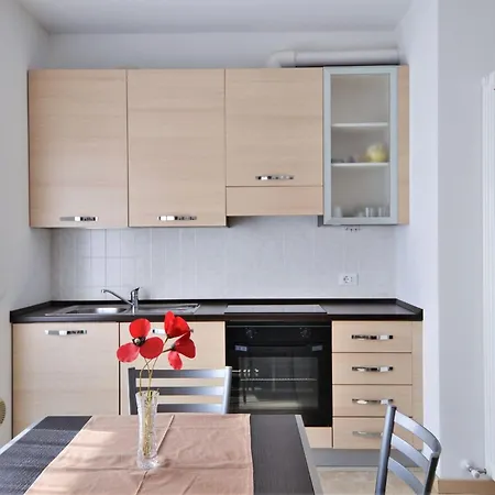 Simplistic In With Balcony Terrace Appartamento