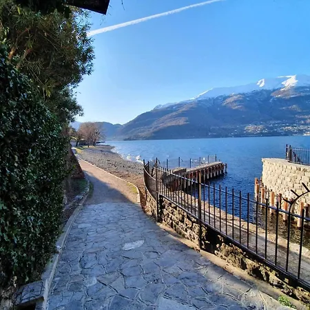 Simplistic In With Balcony Terrace Appartamento Dervio