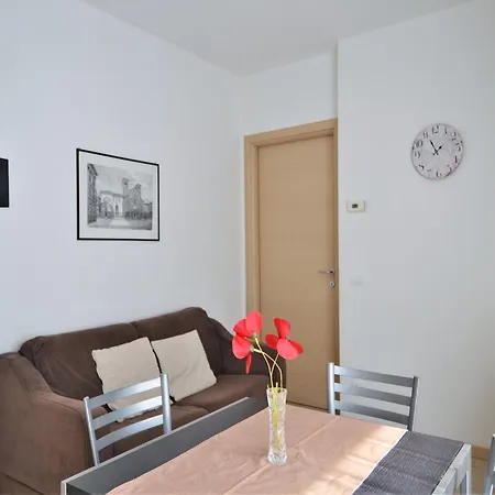 Apartmán Simplistic In With Balcony Terrace Dervio