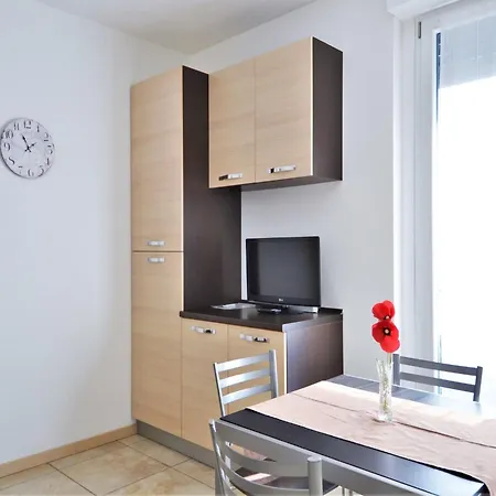 Simplistic In With Balcony Terrace Apartmán *