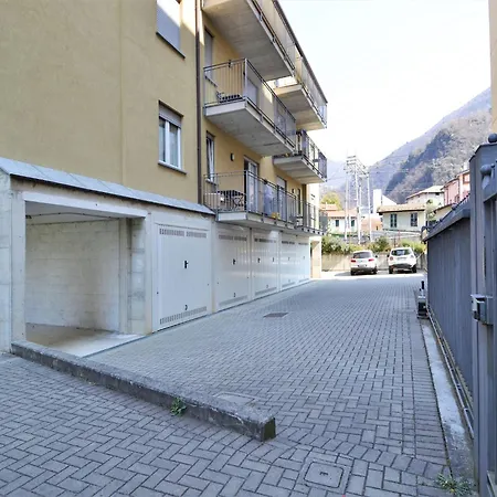 Simplistic In With Balcony Terrace Dervio