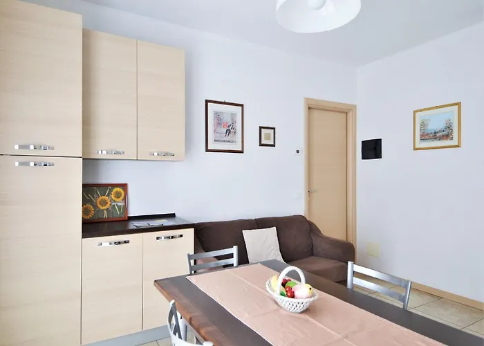 Simplistic In With Balcony Terrace * Ντέρβιο